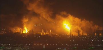 Massive fire breaks out at Chevron refinery in Southern California -  VIDEO 