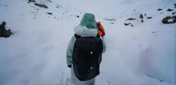 More than 200 hikers still stranded after blizzard hits Mount Everest 