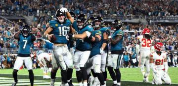 Lawrence leads Jaguars to last-second win over Chiefs