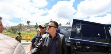 Ecuadorian president's motorcade attacked, five arrested