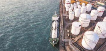 Russian oil traders push Indian refiners to pay in Chinese yuan