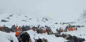 China rescues 580 hikers from Mount Everest’s eastern slopes