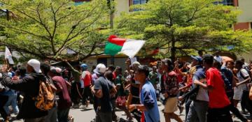 Embattled Madagascar President to address nation after coup warning