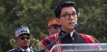 Madagascar president flees as soldiers rebel