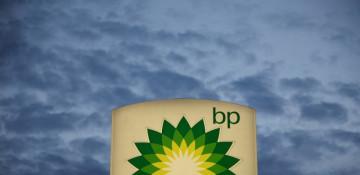 BP expects higher upstream output but flags weak oil trading 