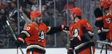 Kreider’s late power-play goal secures Ducks’ 10th straight home-opening win