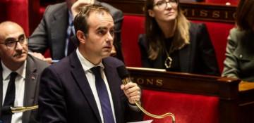 French PM likely to survive no-confidence votes after pension reform concession