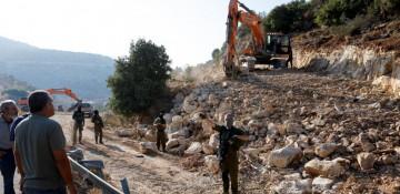 Israel reopens two crossings to allow aid into Gaza 