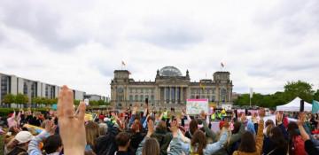 German mothers earn €30,000 less than women without children 