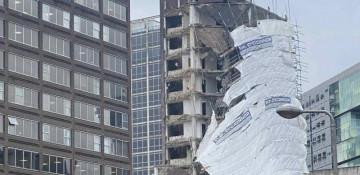 Building collapses in Manchester’s city center