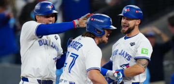 Blue Jays crush Dodgers 11–4 to win World Series opener