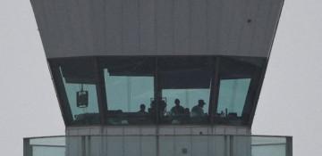 Hundreds of U.S. air traffic controllers take second jobs amid government shutdown 