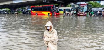 Floods devastate Central Vietnam, killing at least 9 and leaving 5 missing 