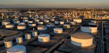 Oil stabilizes after three-day decline amid Russia sanctions