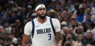 Anthony Davis leaves Mavericks’ win over Pacers with leg soreness