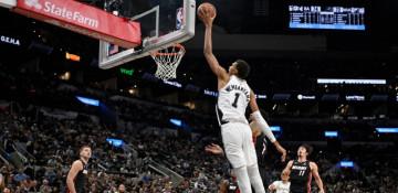 Wembanyama leads Spurs past Heat as San Antonio starts season 5-0 for first time