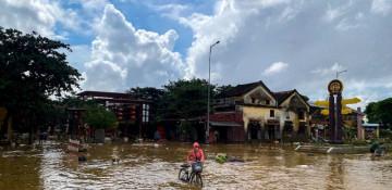 Vietnam flood death toll climbs to 13