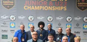 Azerbaijani European champion weightlifter breaks new record