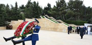 Italy’s president honors Azerbaijani martyrs in Baku