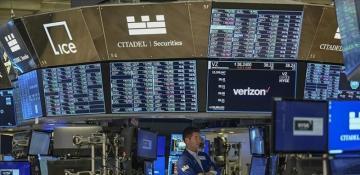 Global markets mixed as gold slips from record highs