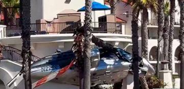 Helicopter crashes into palm trees after spinning out of control at a popular California beach  -VIDEO 
