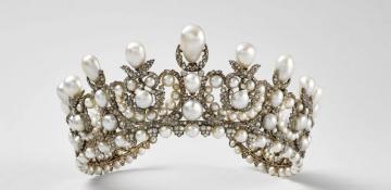 Stolen Louvre jewellery valued at €88m, says prosecutor