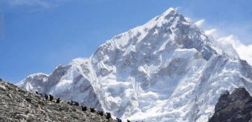 Hundreds of trekkers rescued on the Tibetan slopes of Mount Everest  -VIDEO 