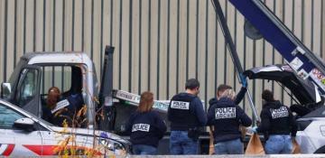 Thieves pull off daring daylight heist, stealing priceless jewels from Paris’s Louvre Museum