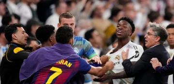 The match between Real Madrid and Barcelona ended in a brawl 