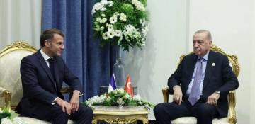 Erdogan holds talks in Egypt with Macron, Starmer, and Sheikh Mansour