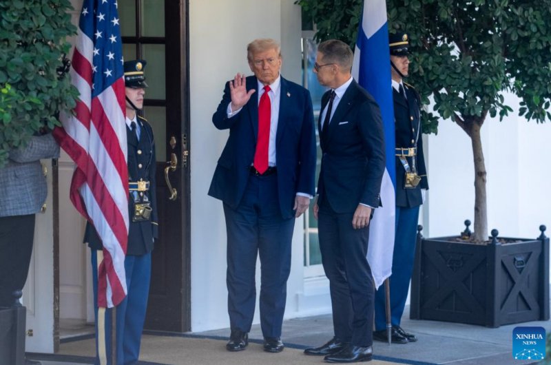 Trump suggests expelling Spain from NATO 