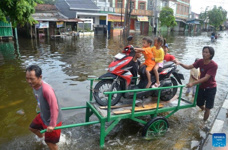 Flood hits Semarang of Indonesia - PHOTO