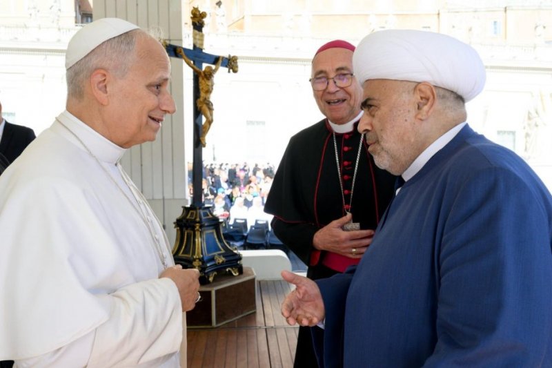 Azerbaijan’s chief cleric meets Pope Leo XIV, extends invitation to visit