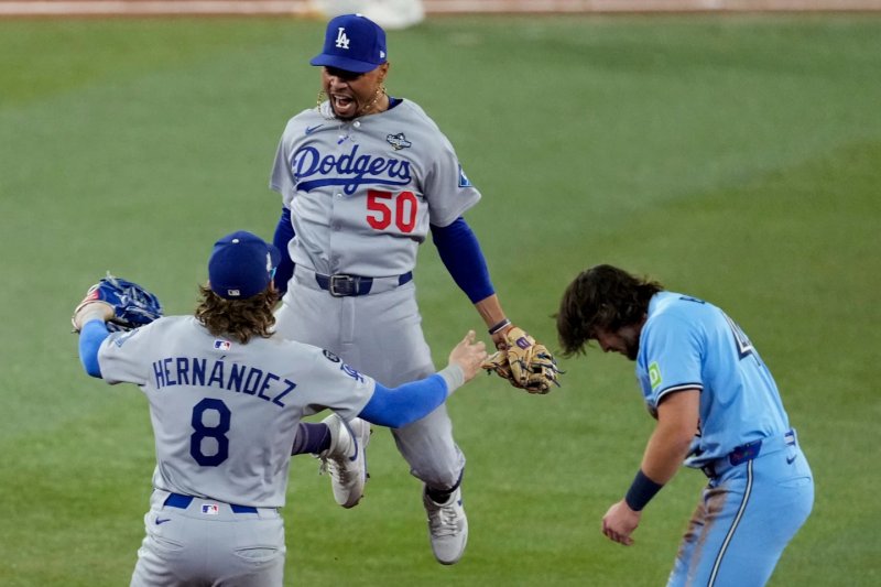 Dodgers defeat Blue Jays 3–1 to force World Series game seven