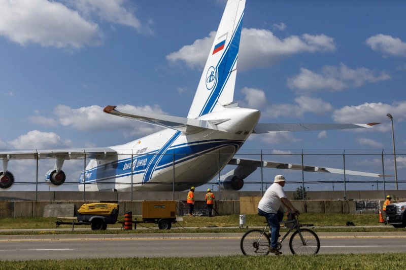  Canada plans to hand seized Russian mega-plane to Ukraine 