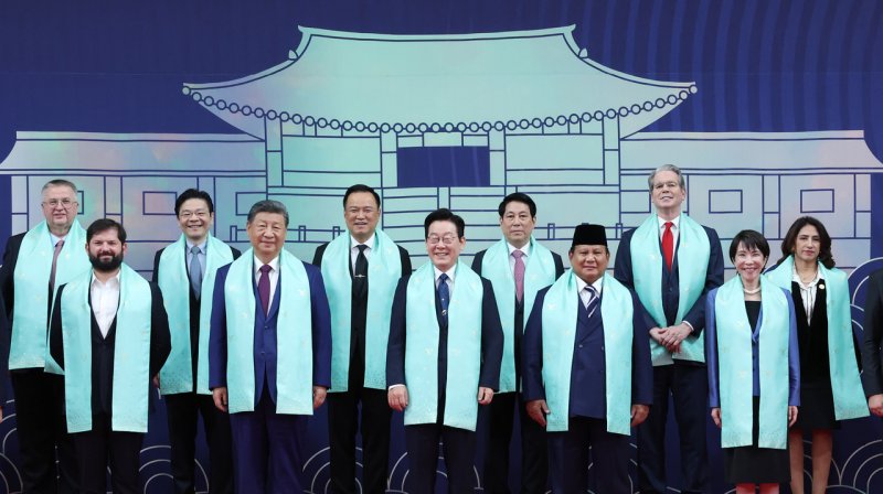 APEC leaders pledge inclusive trade in joint declaration