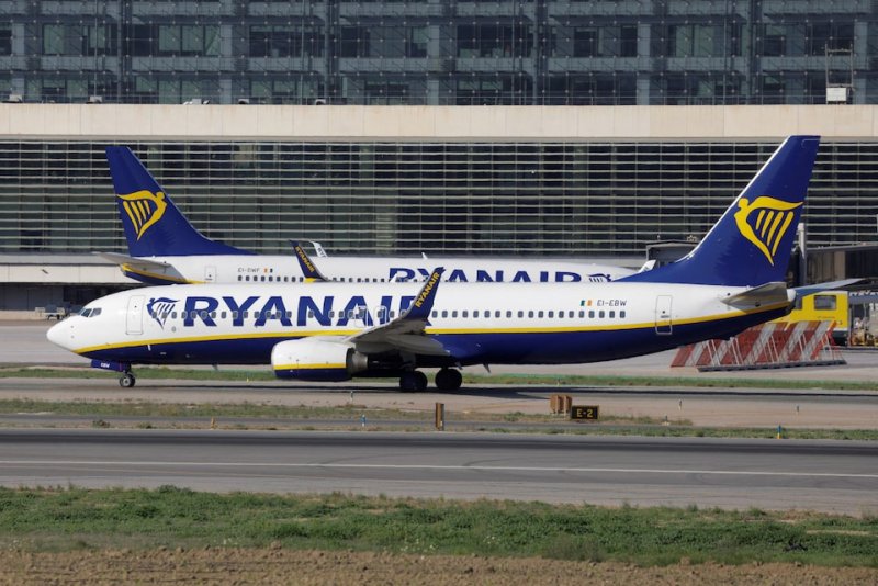 Ryanair’s half-year profit tops forecasts, lifts passenger outlook