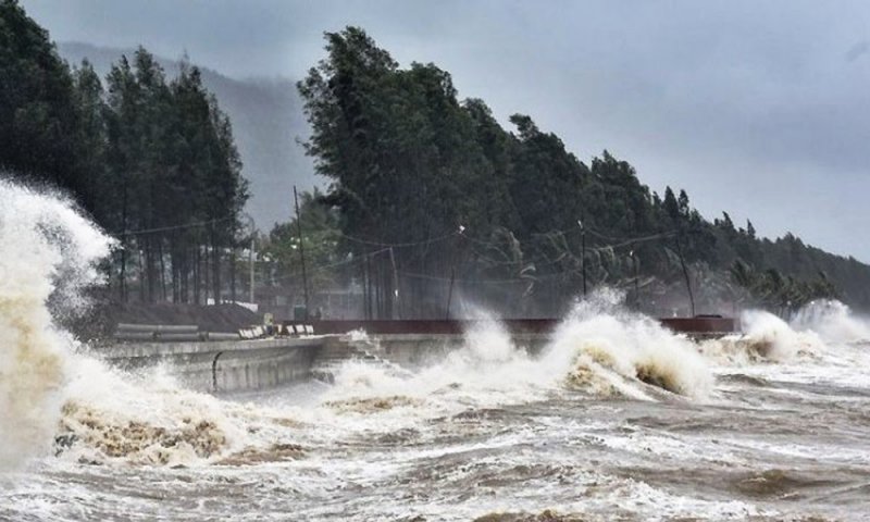 Vietnam orders evacuations, vessel ban as Typhoon Kalmaegi nears