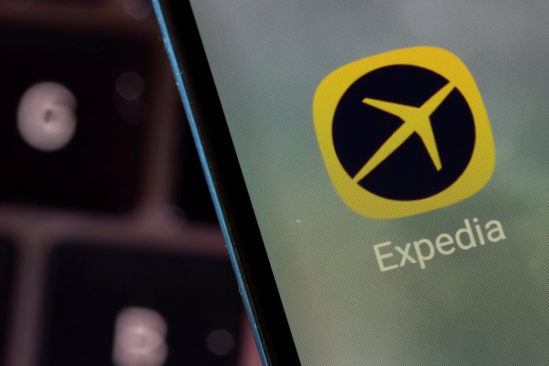 Expedia shares jump on strong business travel bookings