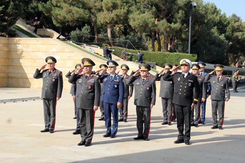  Azerbaijan's Defense Ministry honors Heydar Aliyev and martyrs on Victory Day -   VIDEO 