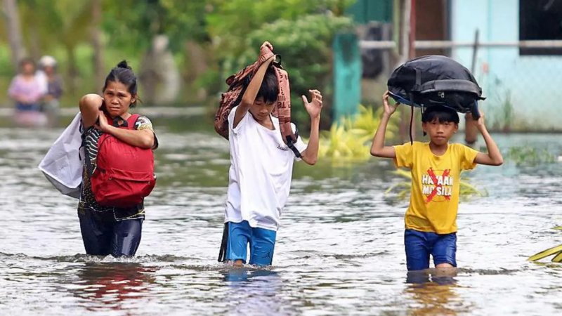 New typhoon bears down on Philippines days after deadly storm 