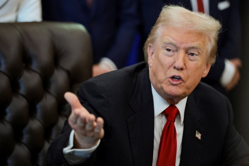 Trump urges lawmakers to give healthcare money 'directly to the people' 