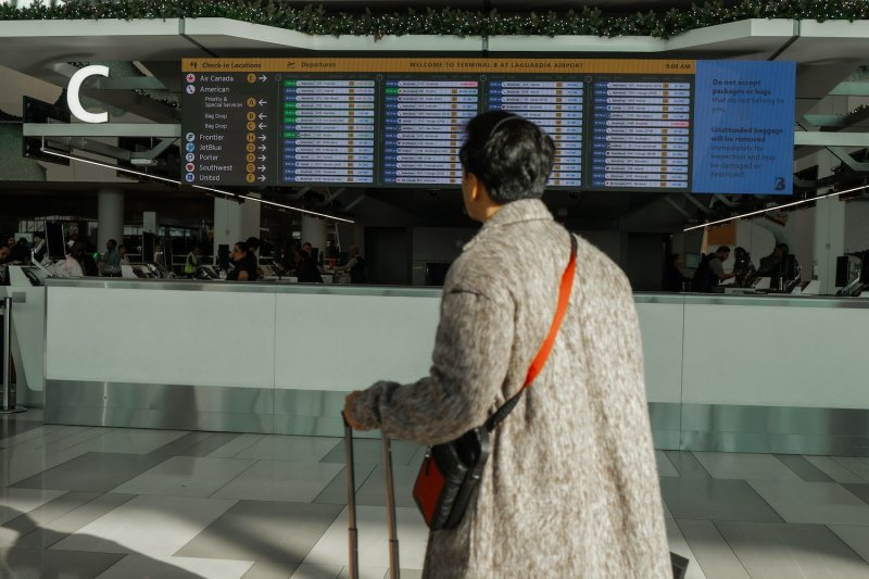  Over 2,200 flights canceled across U.S. as government shutdown disrupts air travel