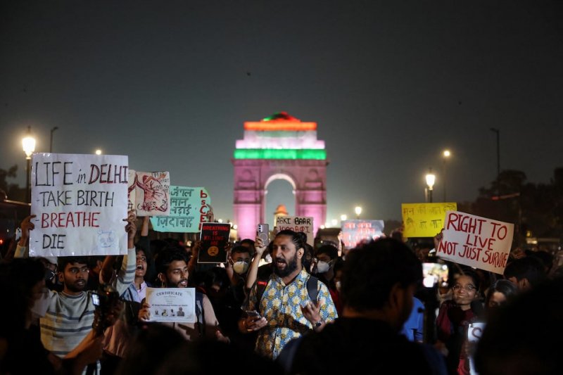 Dozens detained in rare New Delhi protest over toxic air crisis