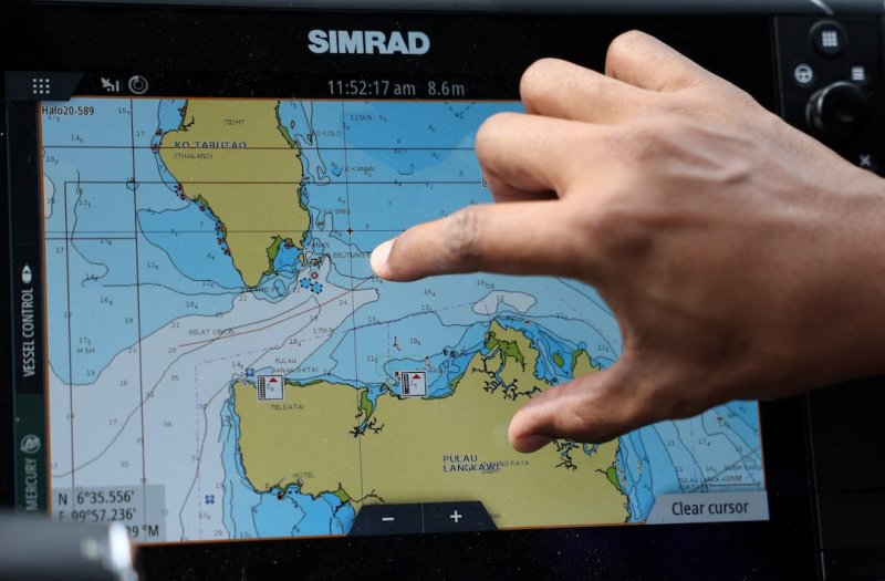 Eleven dead after Rohingya migrant boat sinks near Thailand-Malaysia border