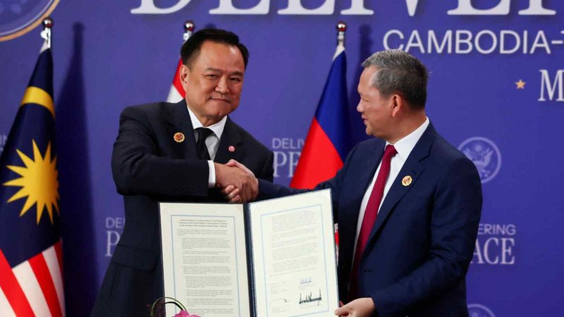 Thailand suspends peace deal with Cambodia