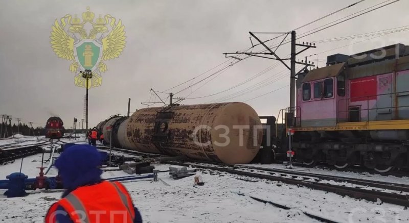 Five railcars with fuel oil derail in northwestern Russia