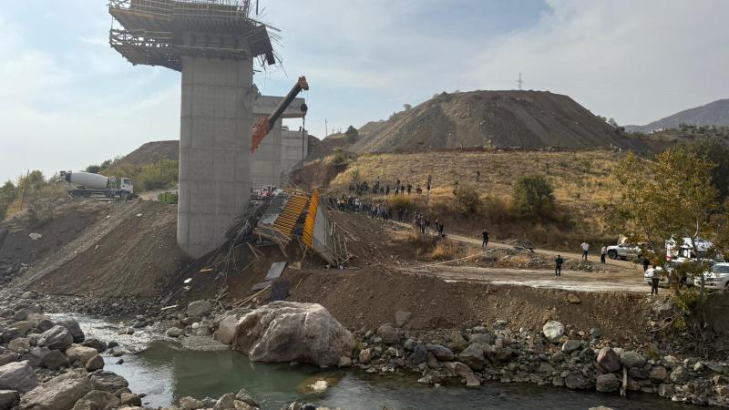 Three dead after bridge under construction collapses in Türkiye  -VIDEO 