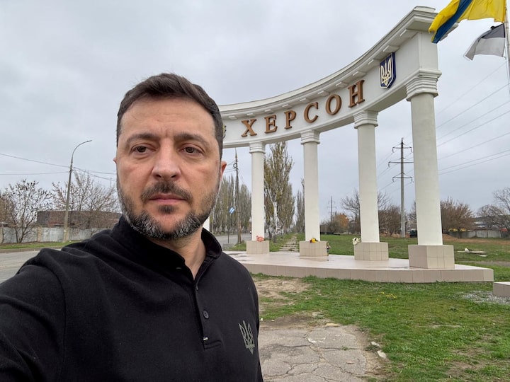 Zelensky visits bombarded frontline city of Kherson