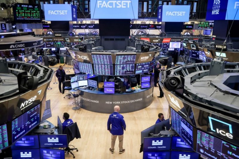 Dow, S&P 500, Nasdaq futures surge as House passes bill to end government shutdown